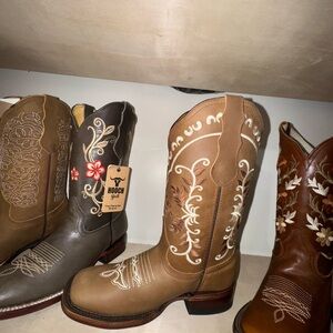 Embroidered Western Cowboy Boots
